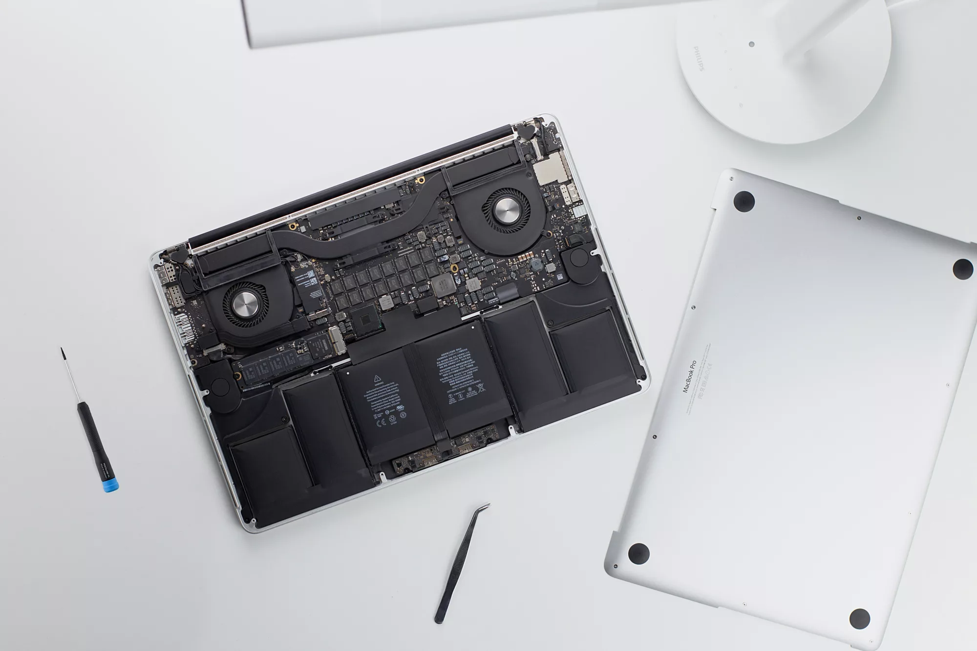 Macbook prasklý displej